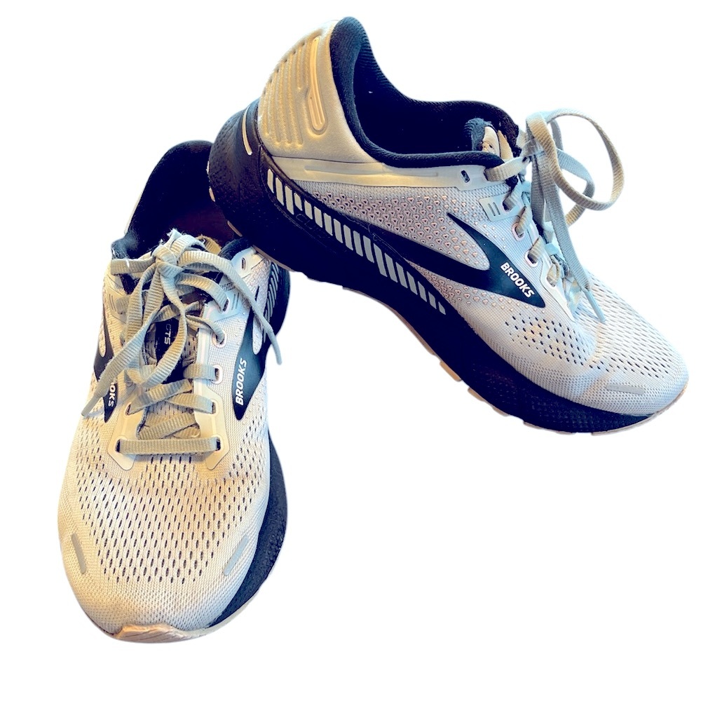 Brooks Women’s Adrenaline GTS 22 Running Shoe Light Gray Size 8.5